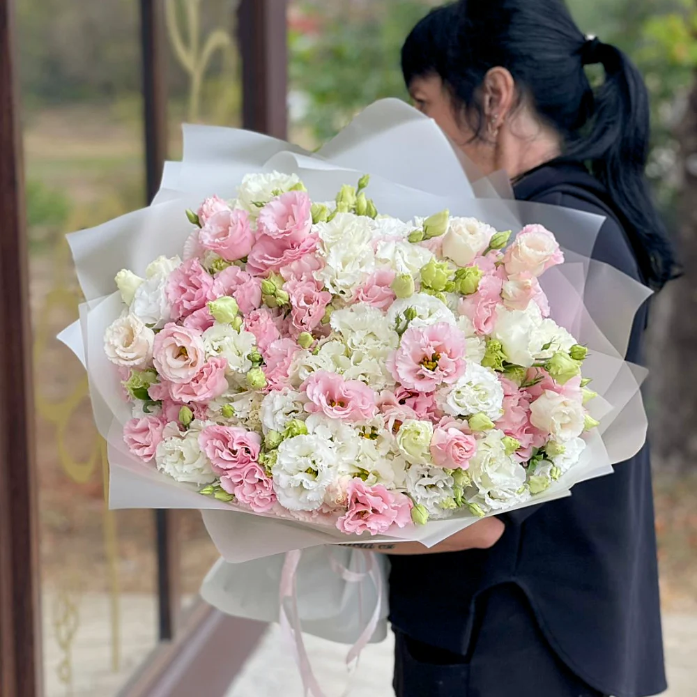 Белые эустомы